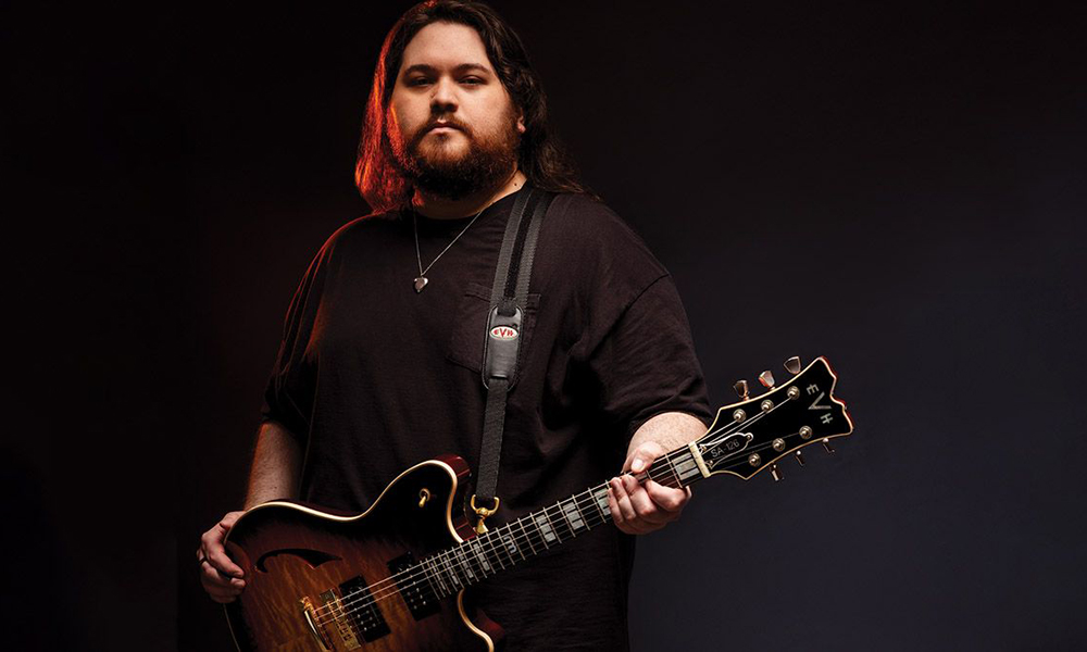 Wolfgang Van Halen holding his new EVH SA-126.